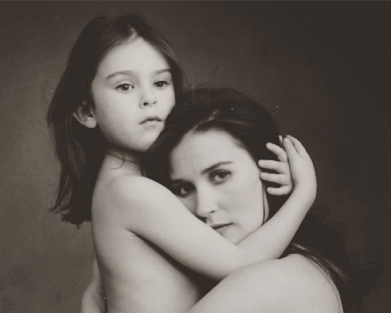 фото голая дочь с голой мамой фото 117