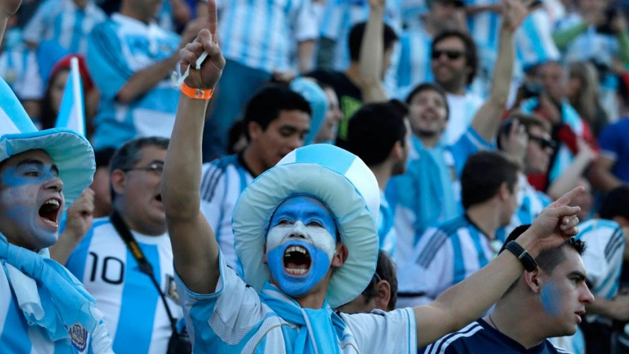Rodeado de chilenos, así sufrió el partido un mendocino - Diario El Sol.  Mendoza, Argentina.