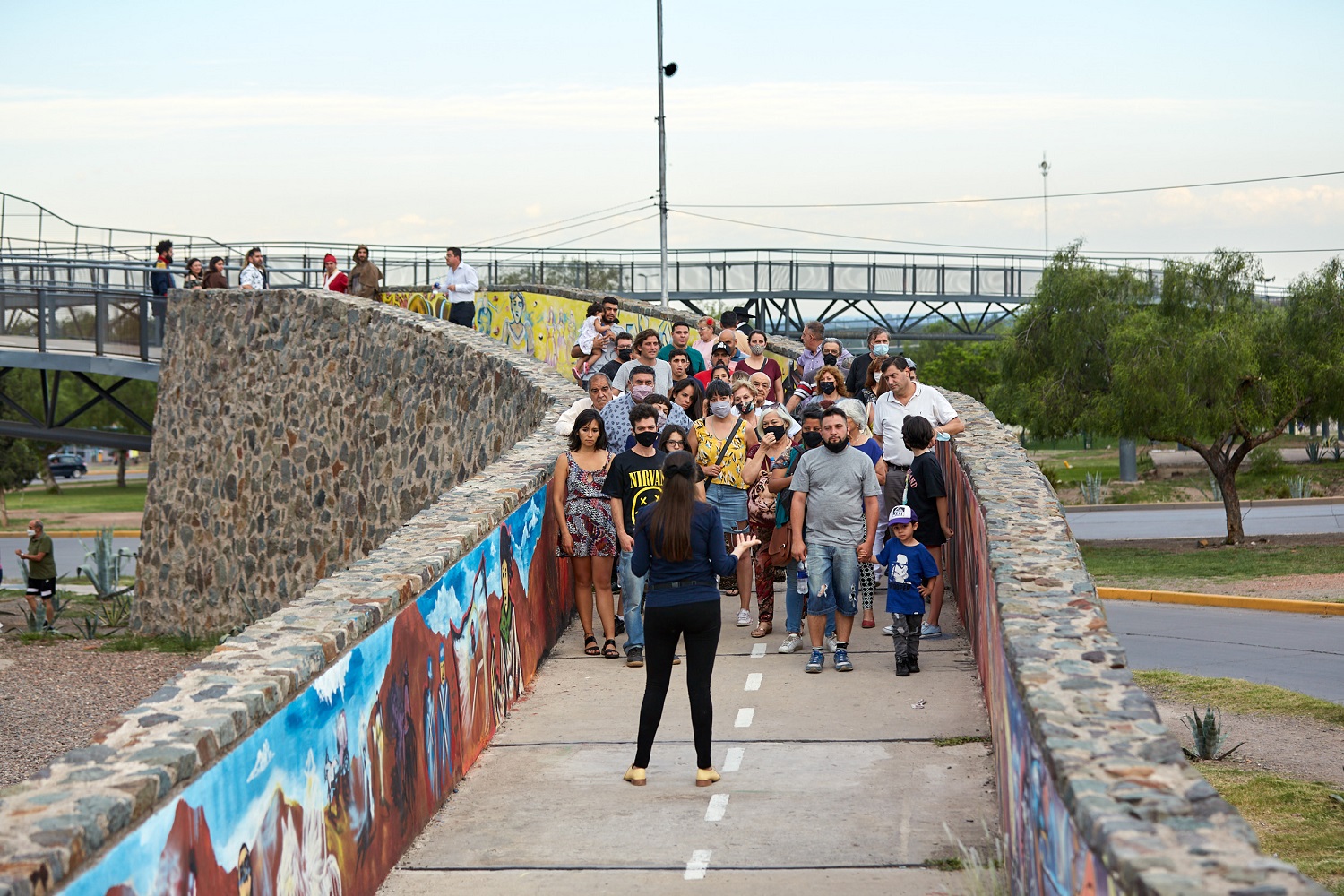 Video: artistas plasmaron la historia e identidad de Las Heras en un conjunto mural - Diario El 